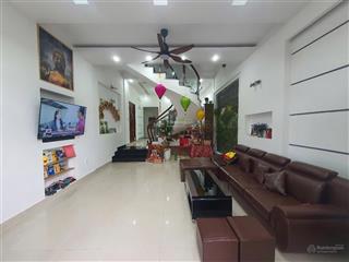Cho thuê nhà nguyên căn full nội thất  xách va ly vào ở khu nam việt á