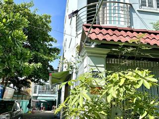 Nhà lô góc 2 mặt tiền, xe tải quay đầu thoải mái, kế bên trưởng học. ra đường khánh hội qua quận 7