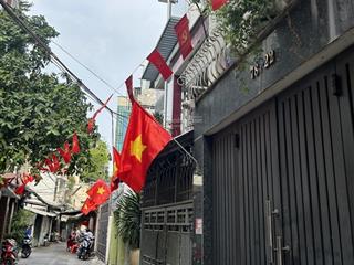 Nhà bán đường khánh hội, xe hơi đậu cửa, thông ra tôn thất thuyết, bến vân đồn