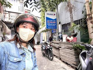 SIÊU PHẨM NHÀ Q4  CÓ 2 MẶT TIỀN TRƯỚC SAU- MẶT SAU ĐƯỜNG LÓN XE HƠI VÀO NHÀ ĐƯỢC- TRÊN