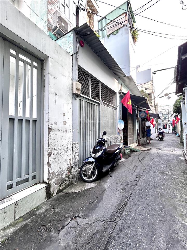 Bán nhà tôn đản, dt lonws149.2 m2 thông ra xoam chiếu, nguyễn tất thành qua q1