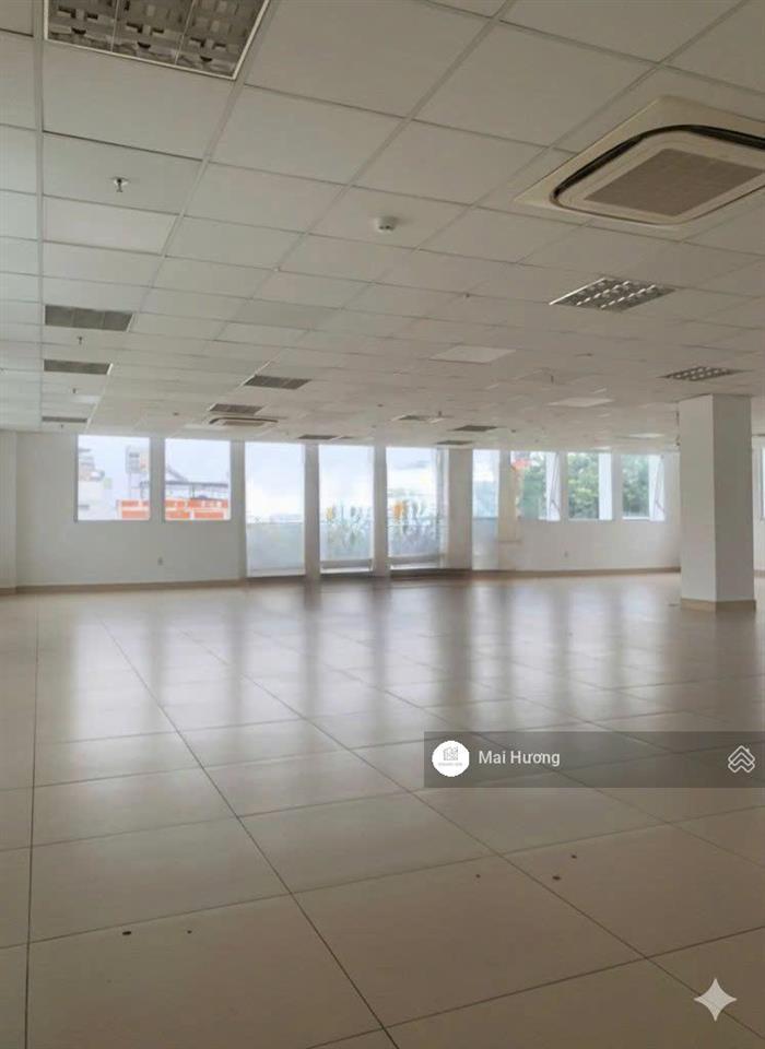 Cho thuê tòa nhà đường trường chinh tân bình. ngang lớn 15m, 4 tầng, giá chỉ 200tr/tháng