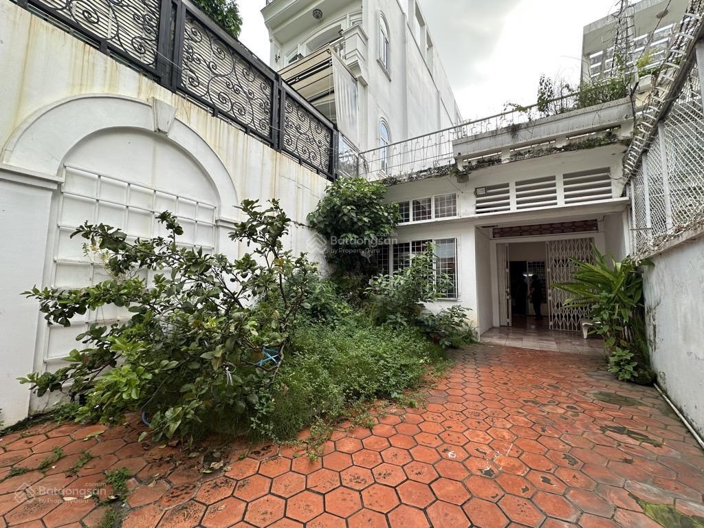 Nhà hiền vương xưa  võ thị sáu nay  205 m2 đất phường tân định  mua đất được nhà xưa! giá 42 tỷ.