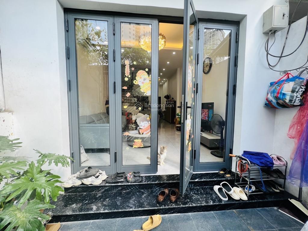 Bán nhà 60m2 giá 15.5 tỷ ô tô đỗ cửa võ chí công lạc long quân tây hồ