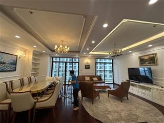 Cho thuê siêu phẩm căn góc 4 pn toà r3, diện tích 221m2
