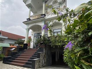 Bán căn biệt thự đẹp kế bên tp mới, bình dương. để lại toàn bộ gỗ quý