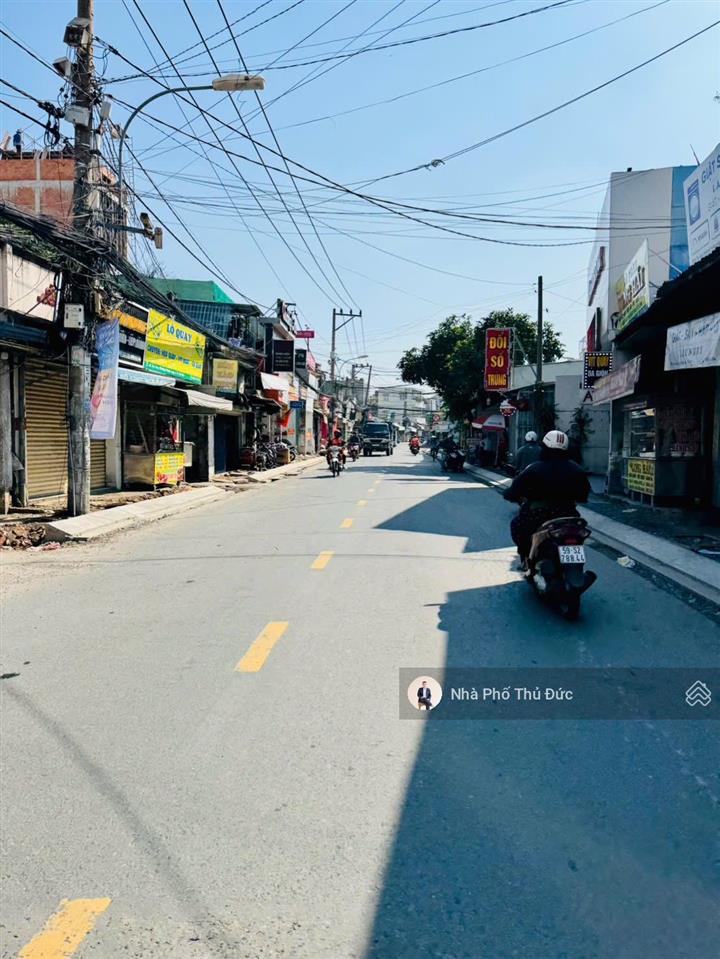 Nhà 2 tầng  tây hoà  sát xa lộ hà nội  gần ga metro phước long