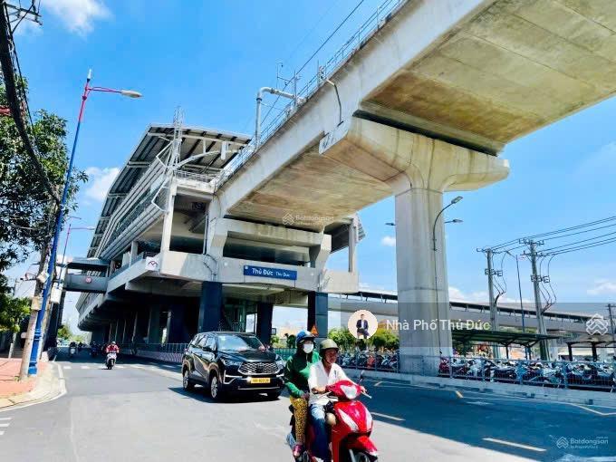Nhà 2 tầng  tây hoà  sát xa lộ hà nội  gần ga metro phước long