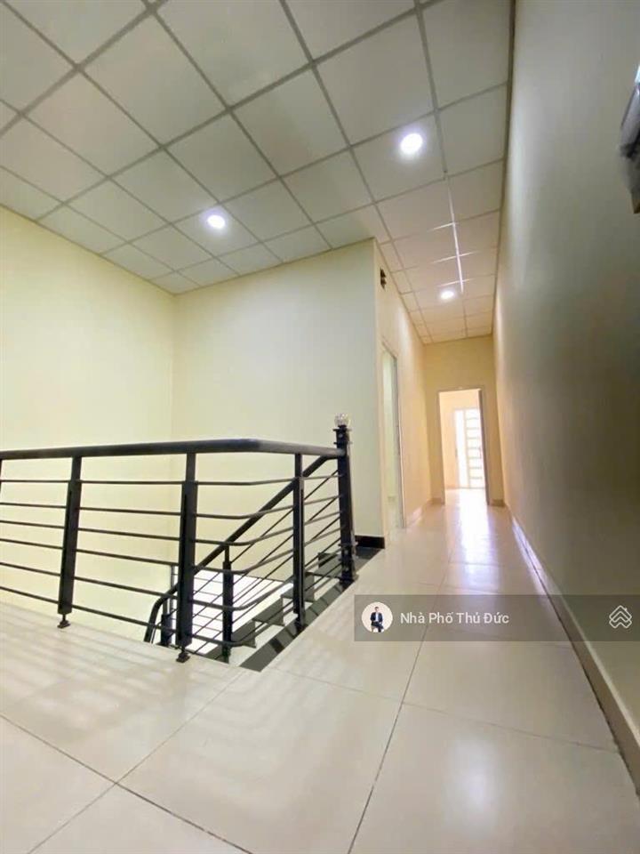 Nhà 2 tầng  tây hoà  sát xa lộ hà nội  gần ga metro phước long