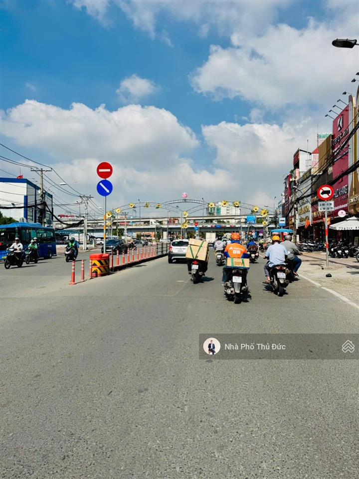 Bán nhà 2 tầng  hẻm ô tô  gần lê văn việt  ngã 4 thủ đức