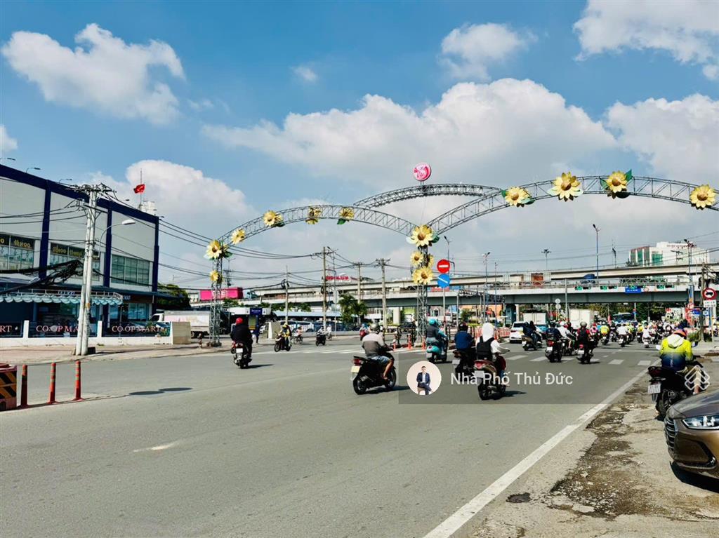 Bán nhà 2 tầng  hẻm ô tô  gần lê văn việt  ngã 4 thủ đức