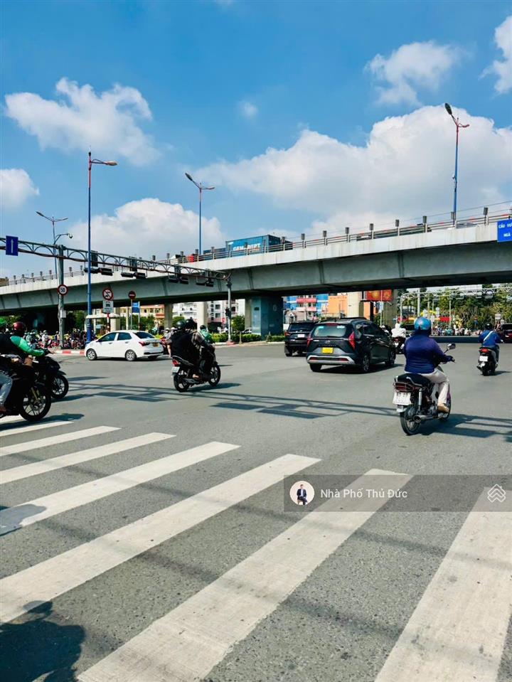 Bán nhà 2 tầng  hẻm ô tô  gần lê văn việt  ngã 4 thủ đức