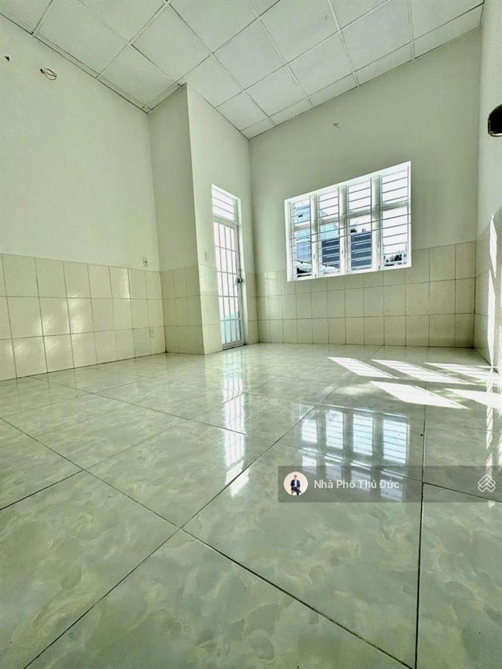 Nhà 2 tầng  ôtô đỗ cửa  gần ubnd long trường  nguyễn duy trinh