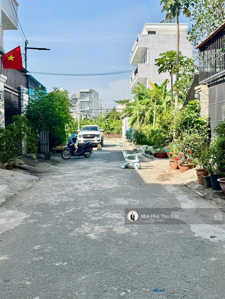 Nhà 2 tầng  ôtô đỗ cửa  gần ubnd long trường  nguyễn duy trinh