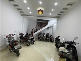 Vị trí cách 2 nhà ra mặt phố  6 tầng mỗi tầng 1 phòng khép kín.