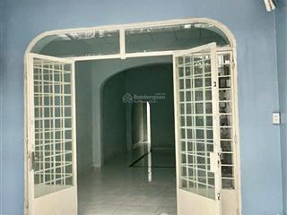 Cho thuê tầng trệt (4x20m)  hẻm 891//nguyễn kiệm, gv. hẻm xe hơi, 1 pn, 1 wc, 1 máy lạnh