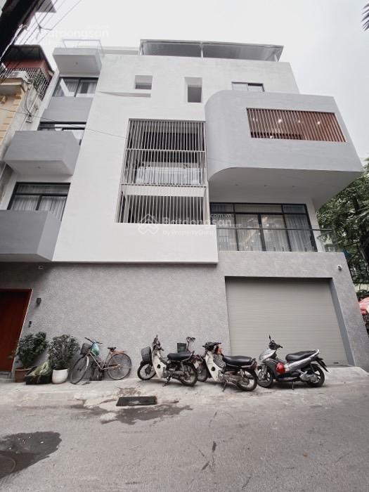 Bán nhà phân lô phố hoàng cầu 100m57 tỷ 12m mặt tiền lô góc oto tránh.
