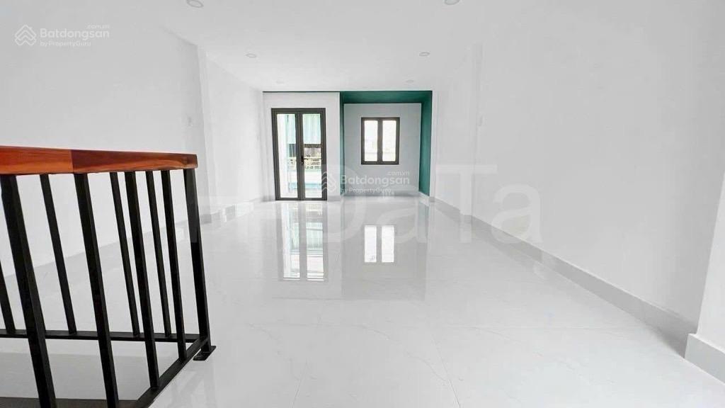 Bán nhà q.10  hẻm kinh doanh ngay chợ hoa  4 tầng  ngang 4,2  cho thuê 20tr/ tháng chỉ 9,8 tỷ