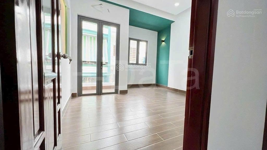 Bán nhà q.10  hẻm kinh doanh ngay chợ hoa  4 tầng  ngang 4,2  cho thuê 20tr/ tháng chỉ 9,8 tỷ