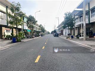 Bán căn shophouse oasis city, trục chính dự án, đường thông dài, dân cư đông đúc, sổ hồng sẵn