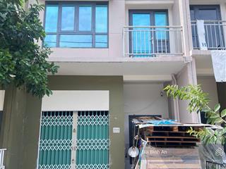 Bán căn liền kế vườn kđt oasis, 70m2 full thổ cư, sổ hồng sẵn, giá 1,55 tỷ, dân cư ở đông