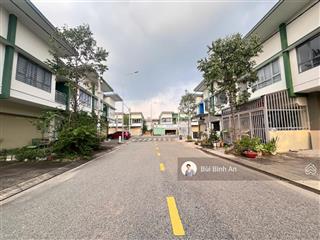 Bán căn shophouse 2 tầng, 120m2 full thổ cư, trục đường d4s đẹp nhất tại kđt oasis, giá 2.25 tỷ