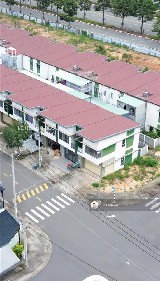 Bán căn góc shophouse 157m2 full thổ cư, sát hồ bơi kđt oasis, trục đường thông, dân ở đông, sổ sẵn