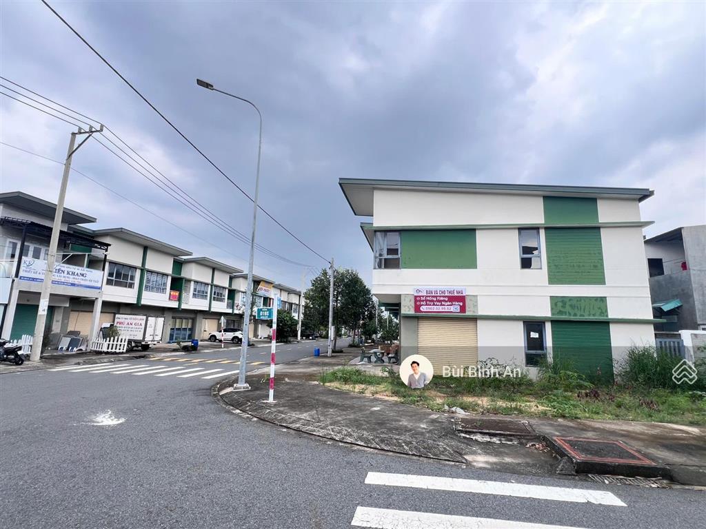 Bán căn góc shophouse 157m2 full thổ cư, sát hồ bơi kđt oasis, trục đường thông, dân ở đông, sổ sẵn