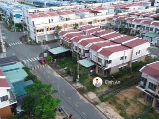 Bán căn tứ lập 1 trệt 1 lầu kđt oasis, 80m2 full thổ cư, trục đường thông, dân ở đông, sổ hồng sẵn