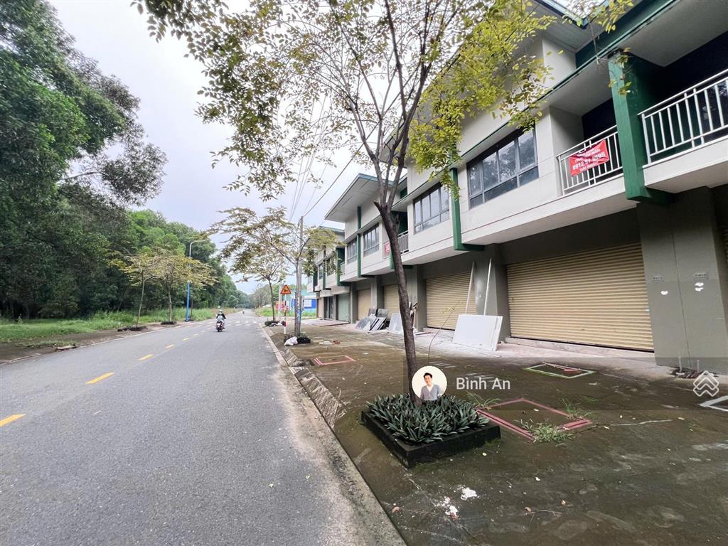 Bán ngợp căn 2 tầng view bờ sông tại kđt oasis, đường thông, sổ sẵn, 80m2 full thổ cư, sổ hoàn côn