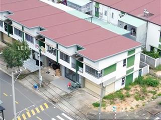 Bán căn góc shophouse kđt oasis, trục đường thông, gần hồ bơi, sổ sẵn, hỗ trợ vay, giá 3,3 tỷ