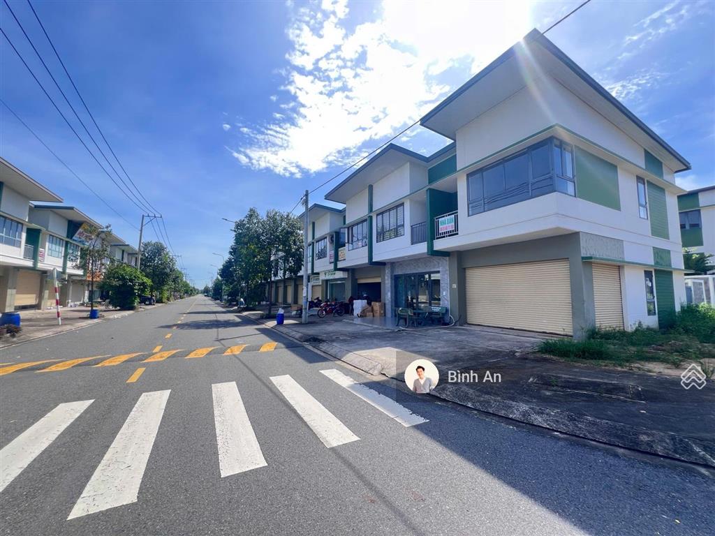 Bán căn góc shophouse kđt oasis, trục đường thông, gần hồ bơi, sổ sẵn, hỗ trợ vay, giá 3,3 tỷ