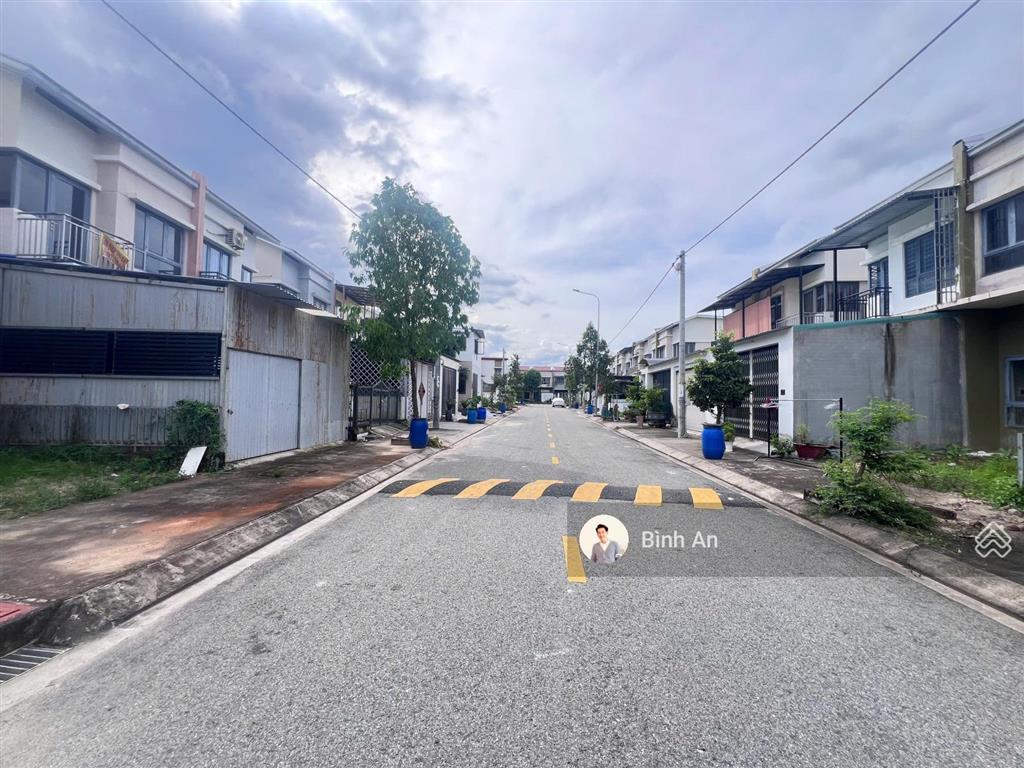 Bán căn tứ lập 1 trệt 1 lầu tại kđt oasis city, sổ hồng sẵn, hỗ trợ vay, giá 1,5 tỷ