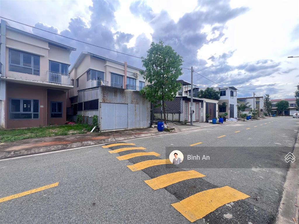 Bán căn tứ lập 1 trệt 1 lầu tại kđt oasis city, sổ hồng sẵn, hỗ trợ vay, giá 1,5 tỷ