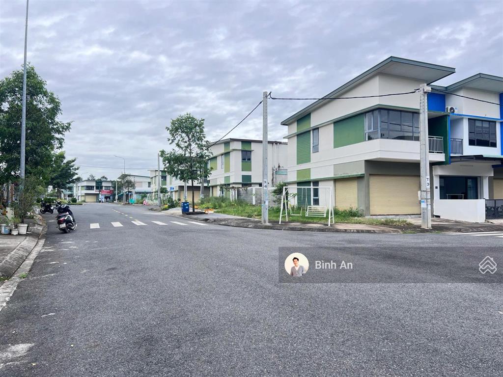 Bán căn shophouse hướng tây, 80m2 full thổ cư kđt oasis, sổ sẵn, hỗ trợ vay, giá 1,75 tỷ