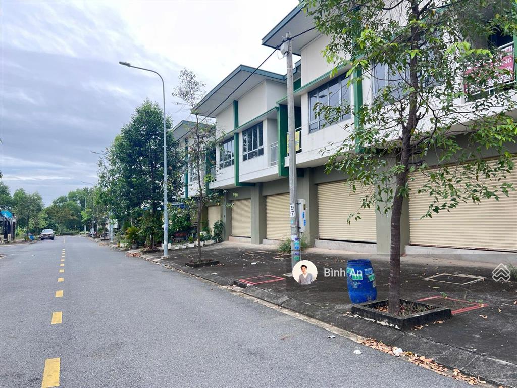 Bán căn shophouse hướng tây, 80m2 full thổ cư kđt oasis, sổ sẵn, hỗ trợ vay, giá 1,75 tỷ