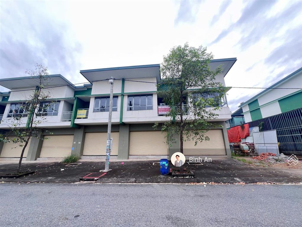 Bán căn shophouse hướng tây, 80m2 full thổ cư kđt oasis, sổ sẵn, hỗ trợ vay, giá 1,75 tỷ