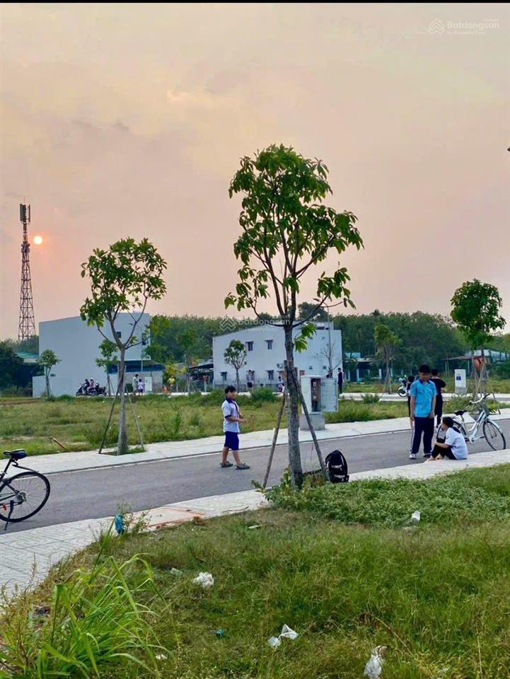 Tôi bán đất ngay chợ phú hòa đông củ chi, dt 6x15, shr, thổ cư, xây dựng tự do, công chứng liền