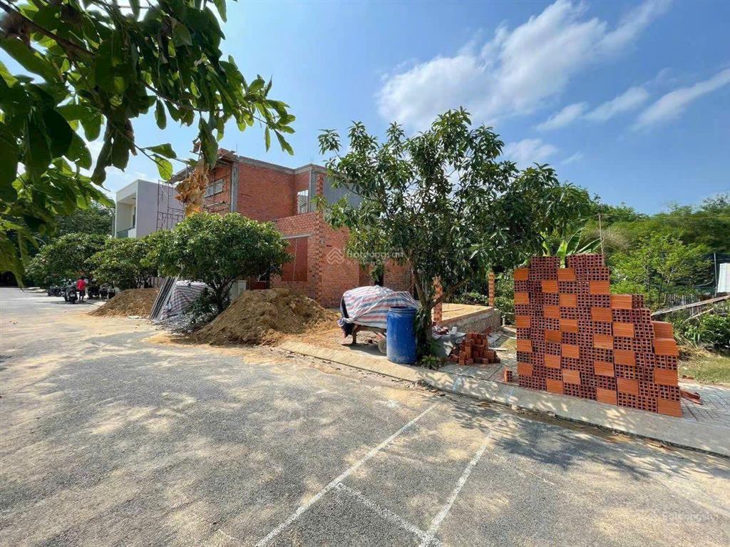 Tôi bán đất ngay chợ phú hòa đông củ chi, dt 6x15, shr, thổ cư, xây dựng tự do, công chứng liền