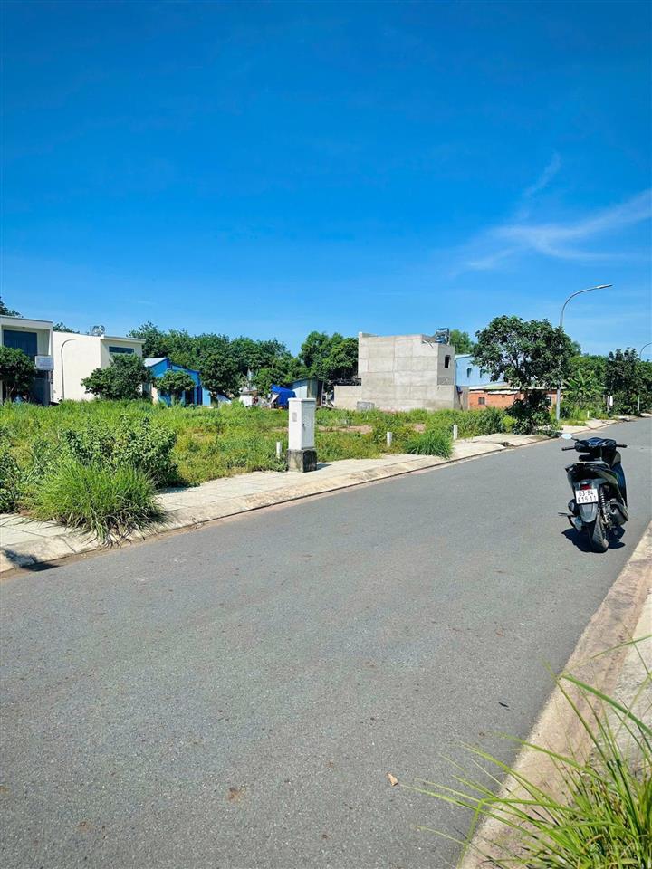 Tôi bán đất ngay chợ phú hòa đông củ chi, dt 6x15, shr, thổ cư, xây dựng tự do, công chứng liền