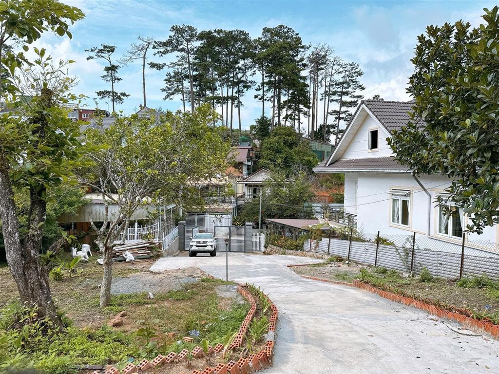 Bán biệt thự siêu đẹp trung tâm thành phố đà lạt, hướng đông nam, pháp lý đầy đủ