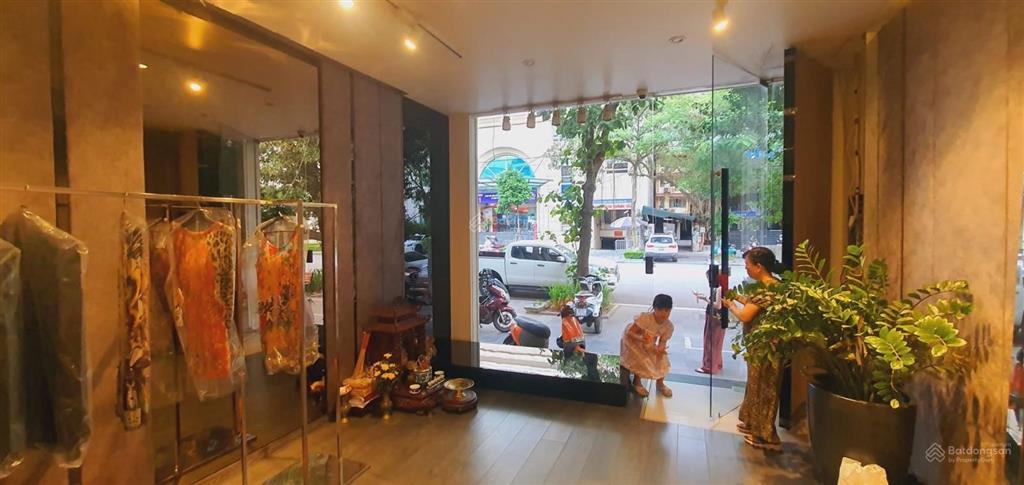 Mặt phố lý thường kiệt  98m2  6 tầng 120 tỷ  phố vip hoàn kiếm.