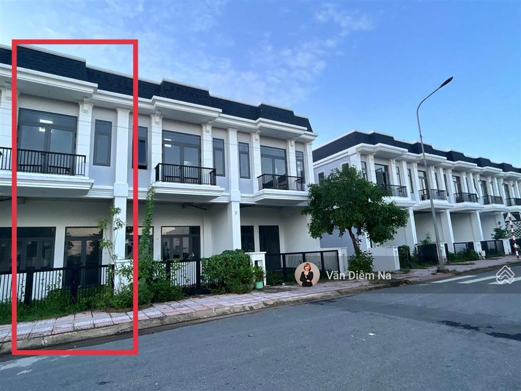Cắt lỗ gần 1tỷ còn 2tỷ650 nhà rẻ nhất the sol city (cách chợ hưng long 500m) shr đã hoàn công