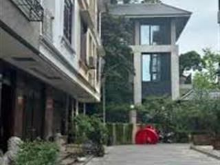 Bán nhà đẹp hai mặt thoáng  ngõ rộng  gần trường, chợ  nhà sẵn ở luôn  0948 044 ***