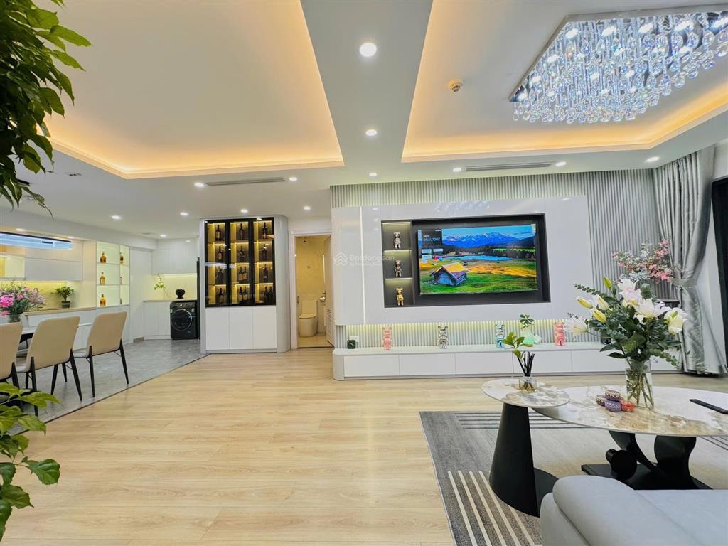 Bán gấp căn hộ flc landmark lê đức thọ, dt 153m, căn góc đông nam, giá tt, ms lan 0983 816 ***