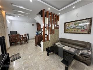 Trung tâm giang biên  phố kẻ tạnh  cách 1 nhà ra ngõ ô tô tránh, 4 tầng, nhỉnh 5 tỷ ở sướng
