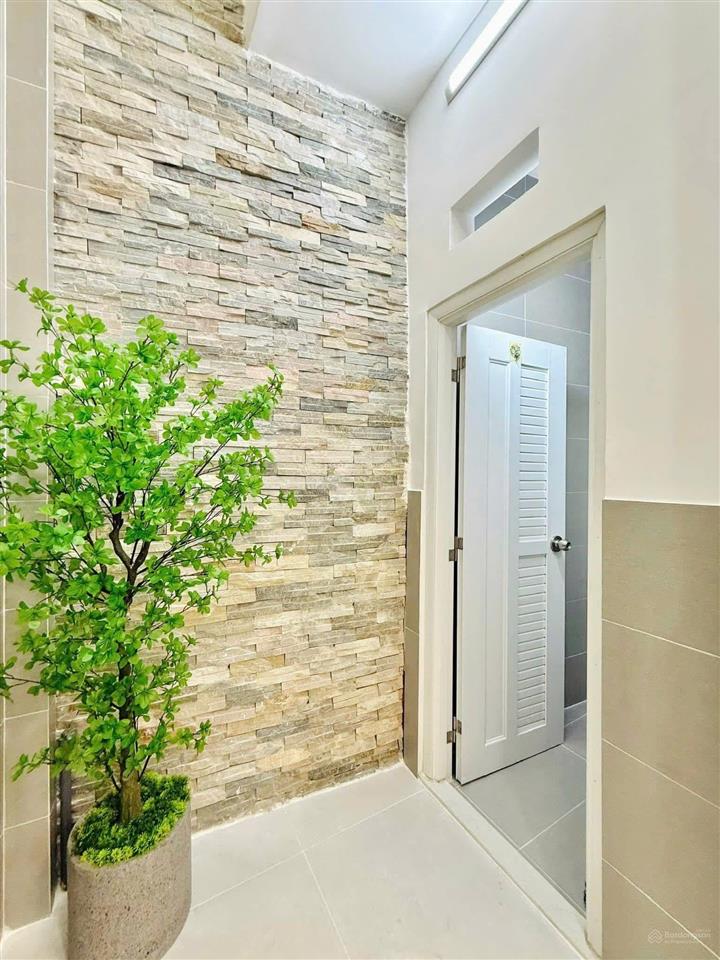 Chỉ duy nhất 1 căn bán nhanh nhà đ.võ văn tần,p5,q3 giá4tỷ250/65,7m2, thuê 25 tr, gần cv tao đàn