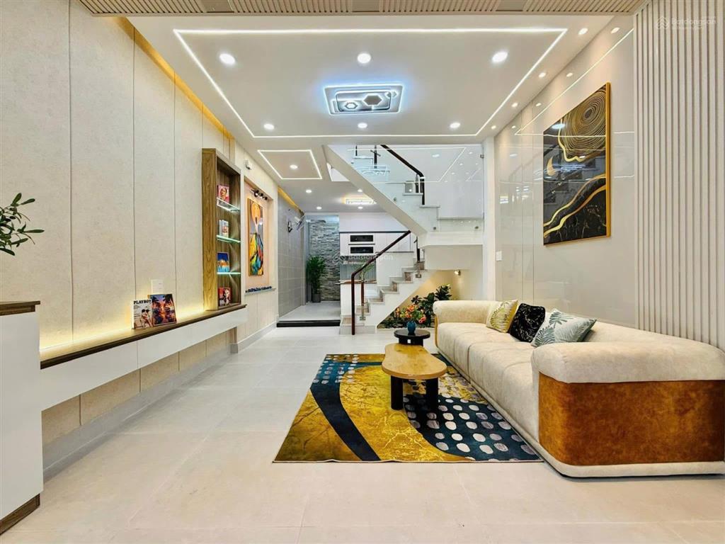 Chỉ duy nhất 1 căn bán nhanh nhà đ.võ văn tần,p5,q3 giá4tỷ250/65,7m2, thuê 25 tr, gần cv tao đàn