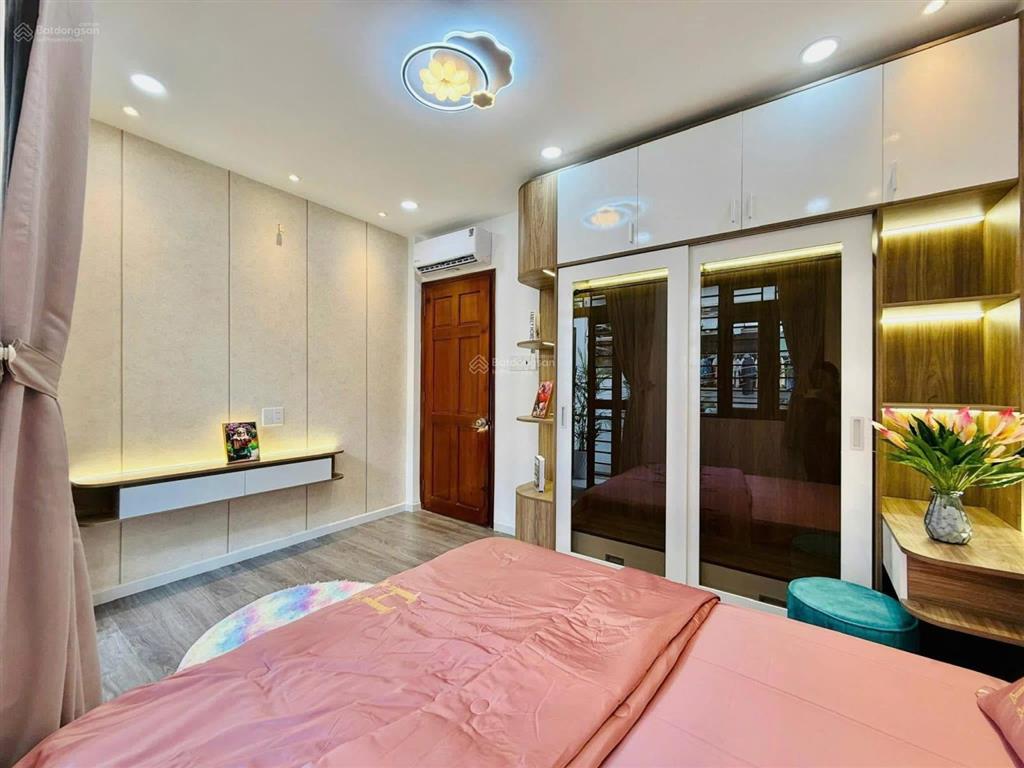 Chỉ duy nhất 1 căn bán nhanh nhà đ.võ văn tần,p5,q3 giá4tỷ250/65,7m2, thuê 25 tr, gần cv tao đàn