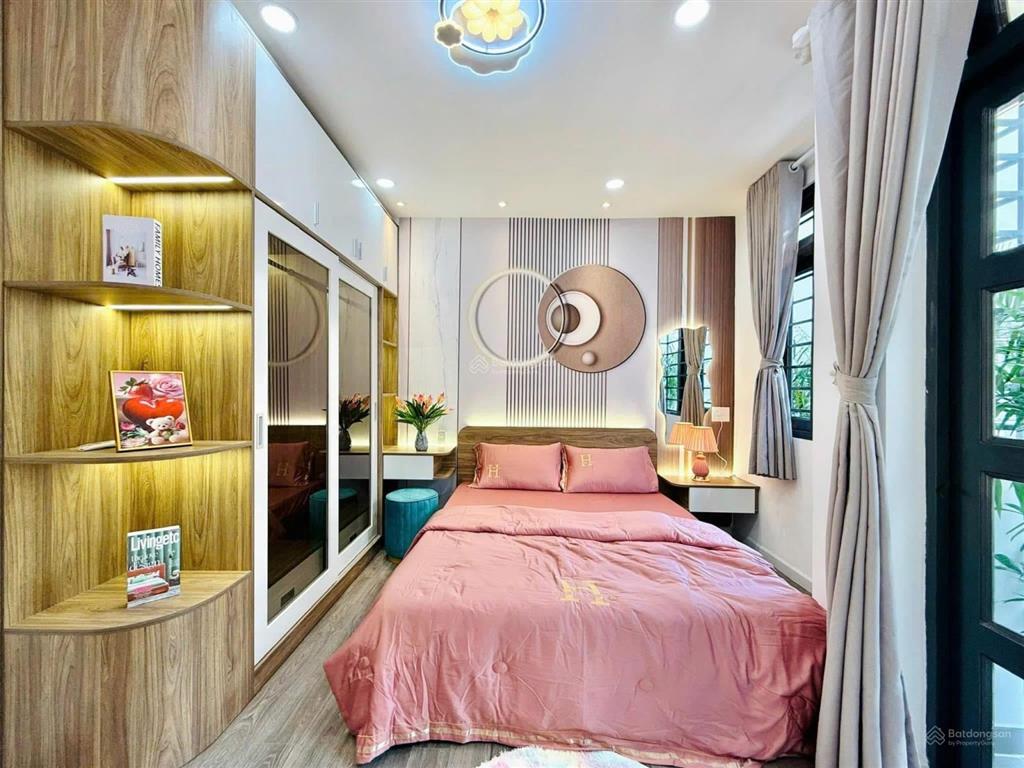 Chỉ duy nhất 1 căn bán nhanh nhà đ.võ văn tần,p5,q3 giá4tỷ250/65,7m2, thuê 25 tr, gần cv tao đàn